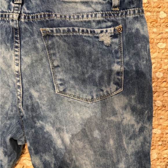 Twenty one black by rue 21 woman’s acid ashed/distressed jeans - Picture 7 of 8